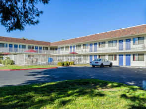 Super 8 by Wyndham Turlock