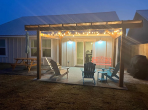Coral Cabana - 3BD 2BA Home Close to Beach w/ Optional Golf Cart!