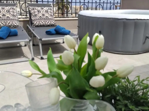 LA88 Bayview Penthouse with Jacuzzi