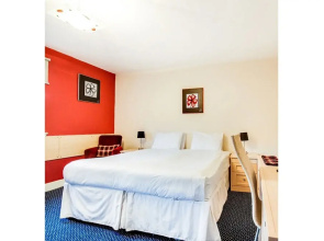 OYO LBH Avon Court