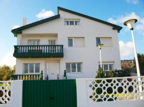 8 bedrooms house at Foz 400 m away from the beach with sea view jacuzzi and enclosed garden