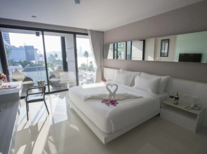 Serenotel Pattaya Beach Front