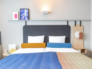 Rosen Inn, closest to Universal