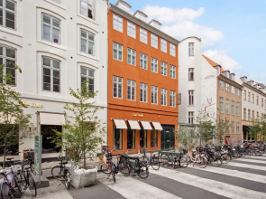 Sanders Regent - Chic 3-bdr Apt With Balcony