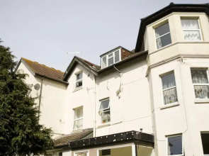 Gardens View - Large 2 Bedroom Apartment