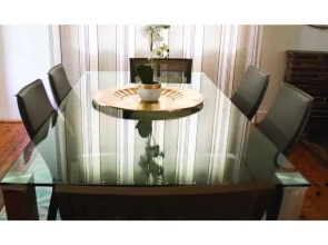 Charming 2 bed in Rosebank's trendy art mile.