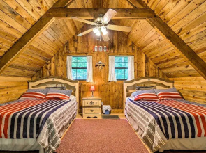 Tellico Plains Cabin - 5 Acres, Backyard Creek!