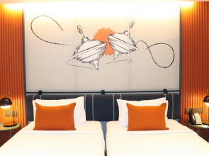 The Quart Ruamrudee by UHG