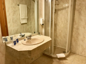 AP Hotel and Parking