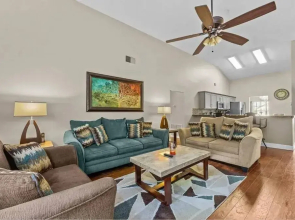 Enchanting House few min Away From the Parks 52