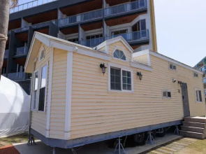 ALBAHOTELANDGLAMPING