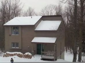 Hunter Mountain Ski House - Tesla Charger