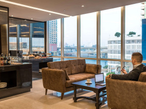 Отель Radisson Blu Hotel, Dubai Canal View