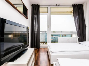 Cologne Fair Apartment with Cathedral View