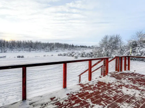 Riverside Retreat: Cozy Fairbanks Home w/ View