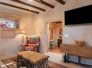 Casita Arbolito - Enchanting Hideaway, Walk to The Plaza