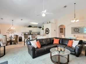 Beautiful 4 Bedroom 3 Bathroom Pool spa Villa