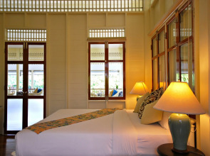 Baan Bayan Beachfront Hotel