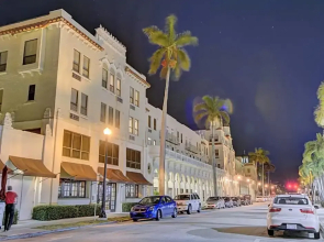 Hemingway Suites at Palm Beach Hotel Island