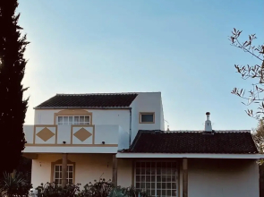 Casa Colinas Roxas by Portucasa
