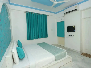 OYO 9775 Home Modern 4BHK Celebration mall