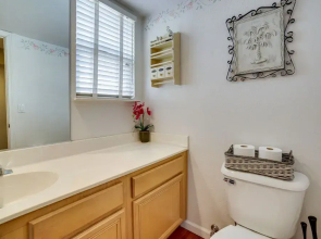 1 Mi to Downtown Reno: Spacious Home w/ Deck!