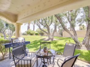 Steps to Community Pool & Spa: Palm Desert Condo!