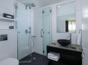 Best Western Regency Suites