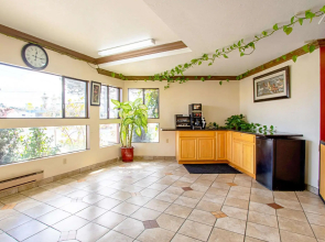 Red Roof Inn & Suites Monterey