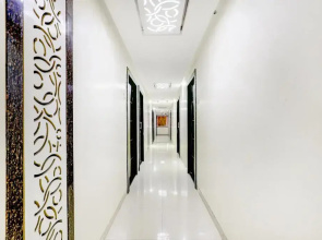 Hotel Skylawn by OYO Rooms