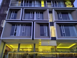 Facade Hotel by Azana