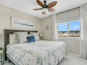 Five Palms Suite 201 - Daily - Weekly - Monthly