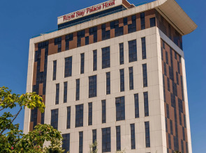 Royal Stay Palace Hotel