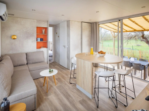 Sunny Chalet Close to Sea