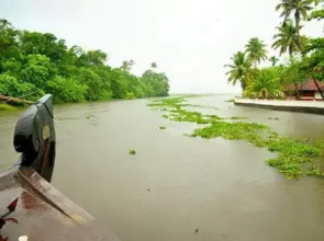 Royal Life Houseboat