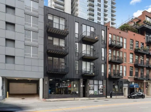 Chic 2BR 2BA Condo w Balcony - River North Chicago