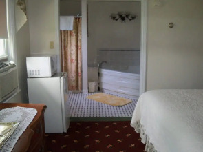 Holly Beach Hotel B&B
