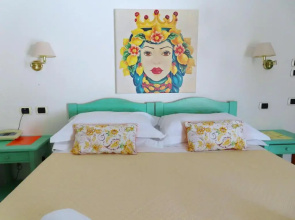 Stromboli Central Family Apartment - 3 Double Rooms