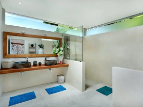 Seminyak White Design Villa