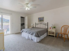 Traveler's Rest 3 Bedroom Home by RedAwning
