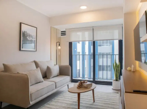 w Sunlit 1BR w Private Balcony in Miraflores