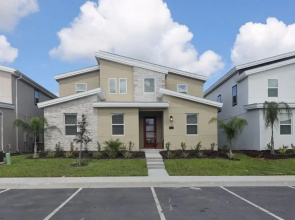 Beautifully Decorated With Pool/spa Game Room 7 Bedroom Home