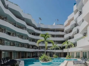 Pool View 1 Br. Steps Away From the Beach