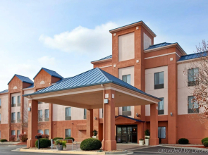 Holiday Inn Express Hotel & Suites Lansing-Leavenworth