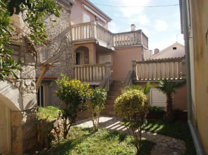 House 7044