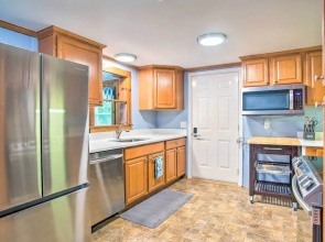 Pet-friendly Cape Cod Getaway < 1 Mi to Beach