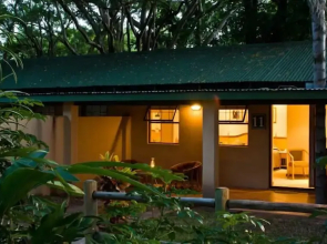 Hotel Numbi and Garden Suites