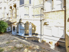 Clarendon Apartment