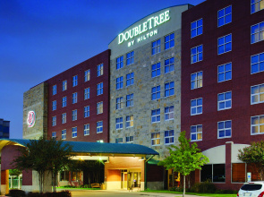 DoubleTree by Hilton Dallas - Farmers Branch