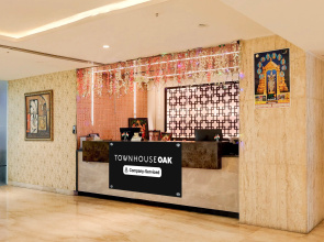 Townhouse Oak Hotel Madhuvan Grand